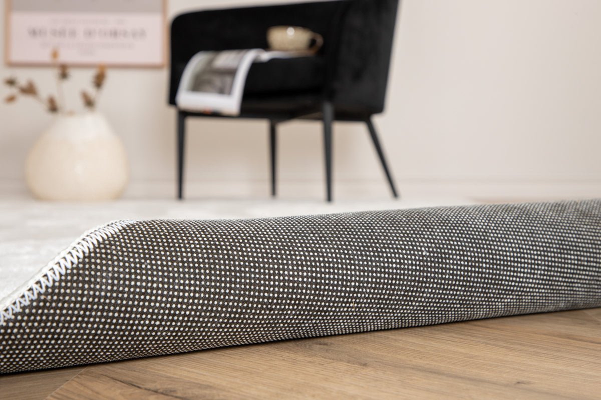 Teppich Selina – mit Glanzoptik aus Polyester & Vliesstoff