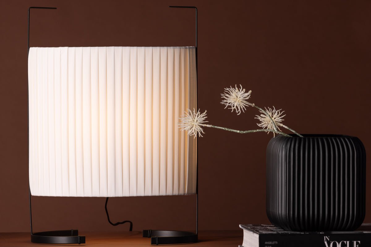 Stehlampe „Elvra“ – Stoffschirm in Beige mit schwarzem Metallgestell (Höhe 48 cm)