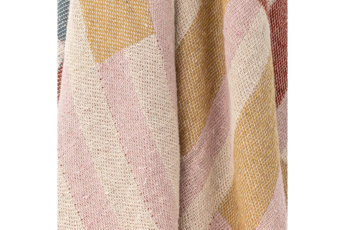 Tagesdecke Boni – Grafisches Muster in Rosétönen