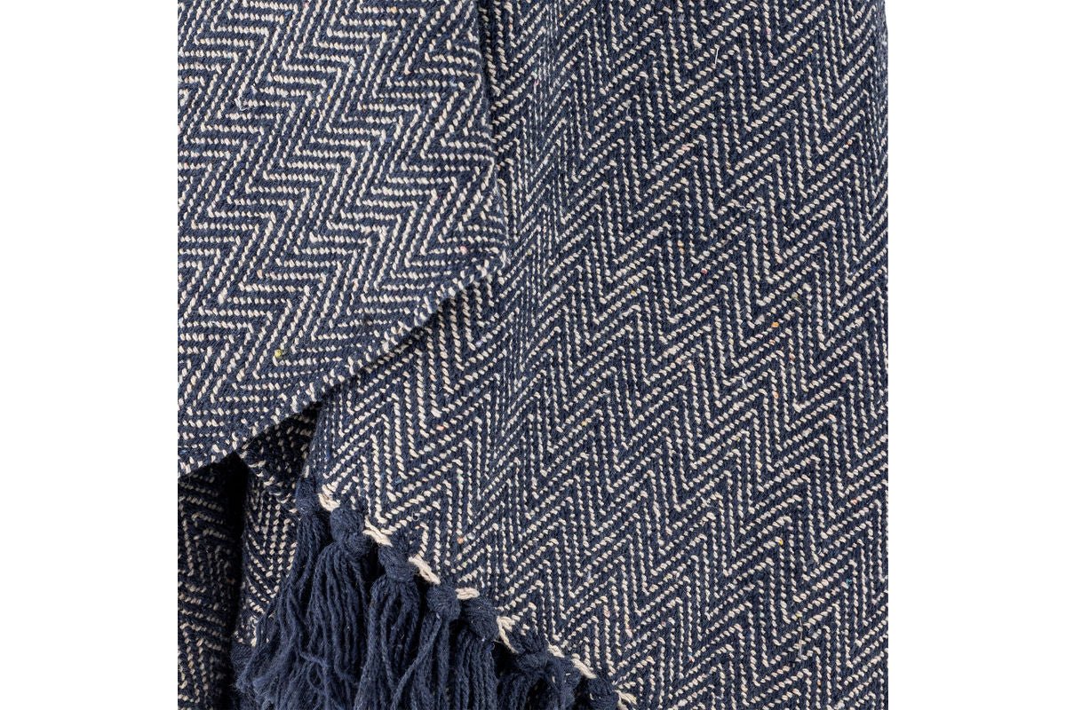 Tagesdecke Ayar – Fischgrätenmuster aus recycelter Baumwolle