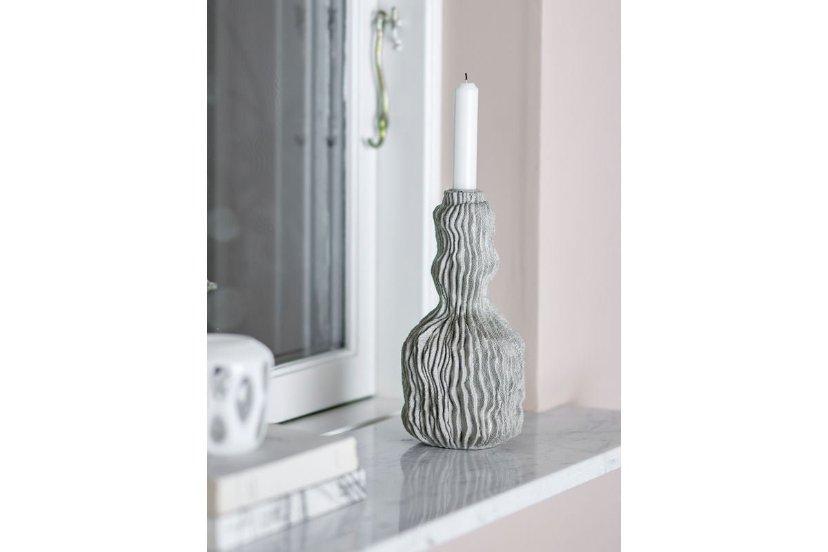 Kerzenhalter Nora – Graues Polyresin