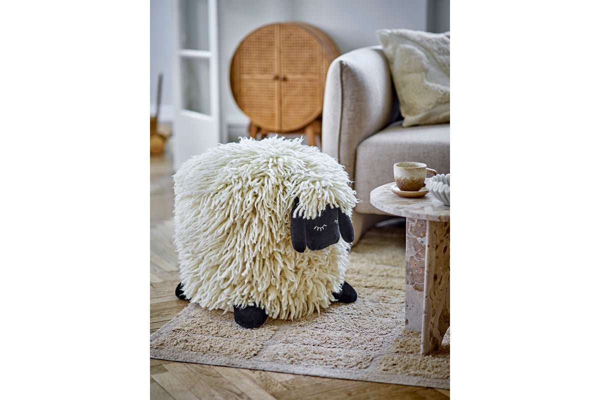 Kinder Sitzhocker Wolki – Kuscheliger Sitzhocker in Schafsoptik