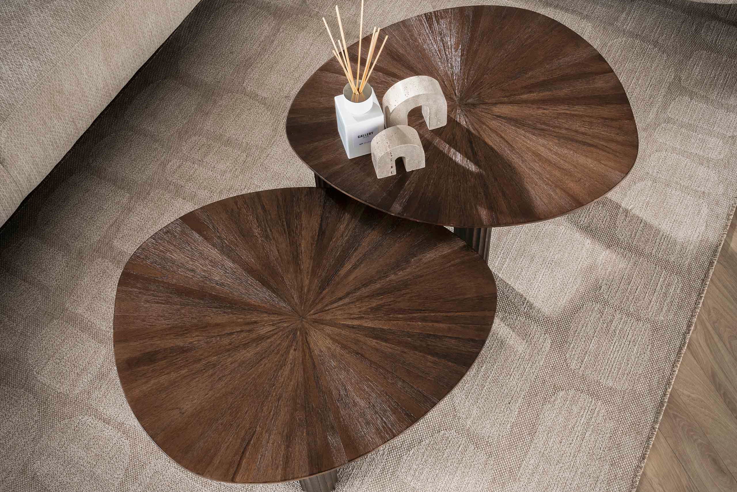 Couchtisch Soluma - 2er Set aus hochwertigem Teakholz im Dreieck-Design