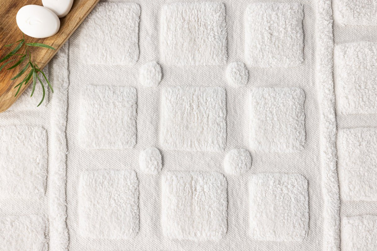 Badematte Balian - in hellem Weiß aus weicher Baumwolle