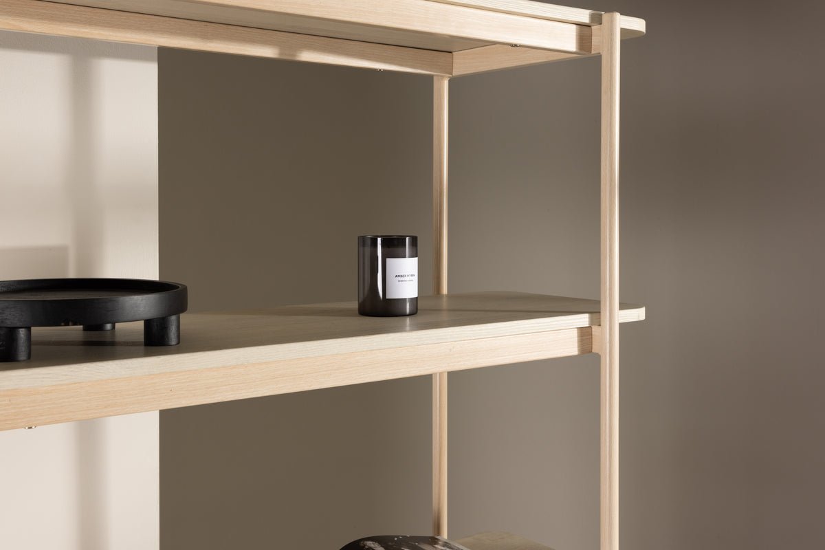 Regal Heim – hohes Standregal in Whitewash mit 5 Ablagen