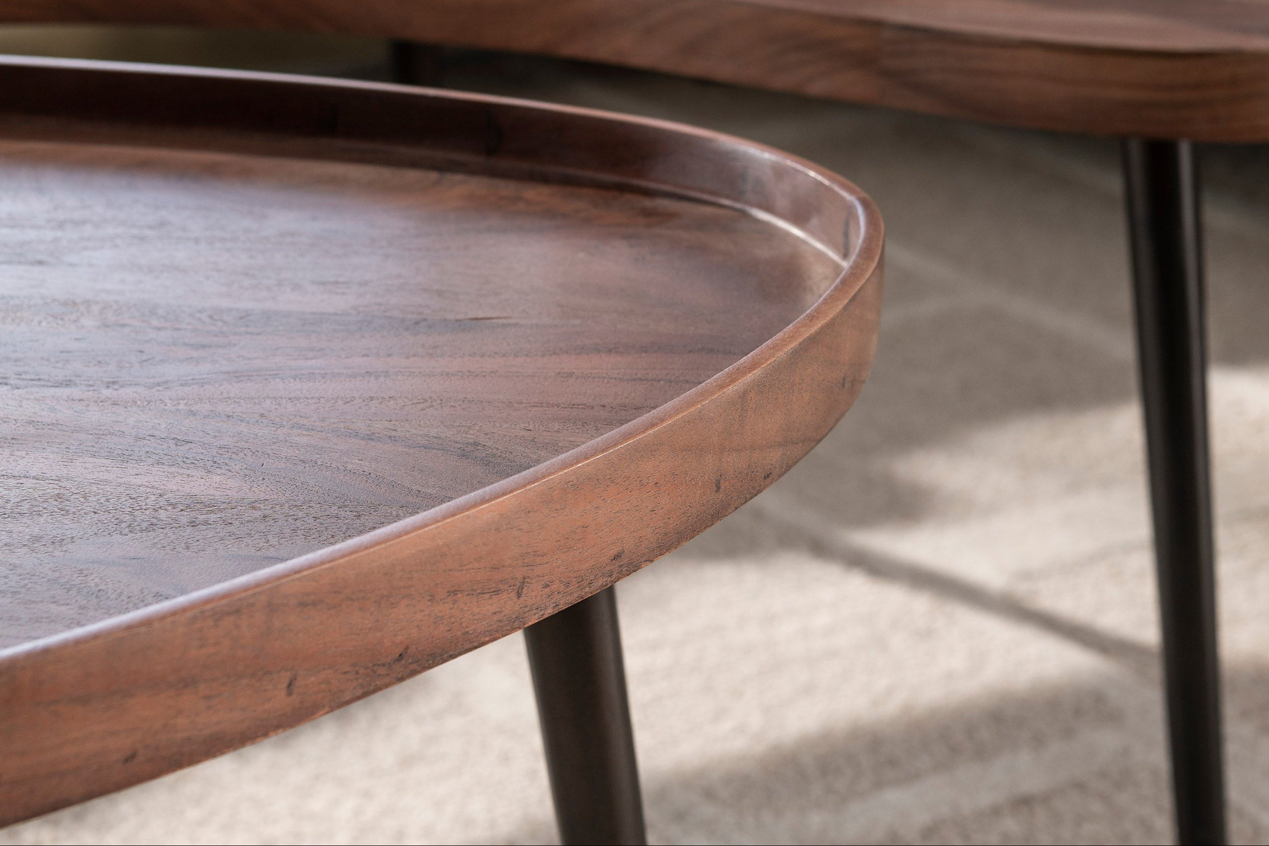 Couchtisch Zamira - 2er Set aus hochwertigem Akazienholz in braunem Finish