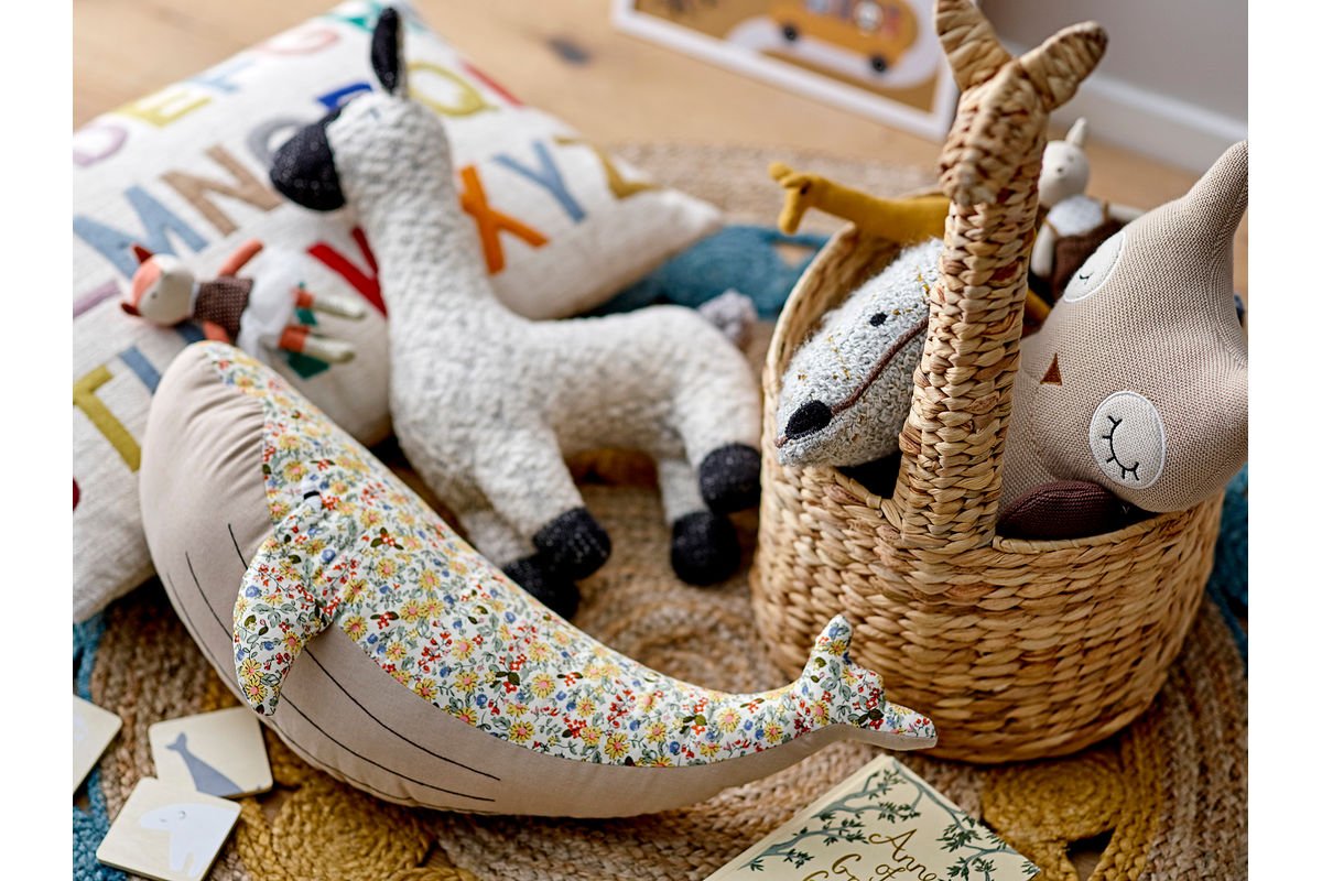 Plüschtier Wally – weicher Stoffwal in buntem Design