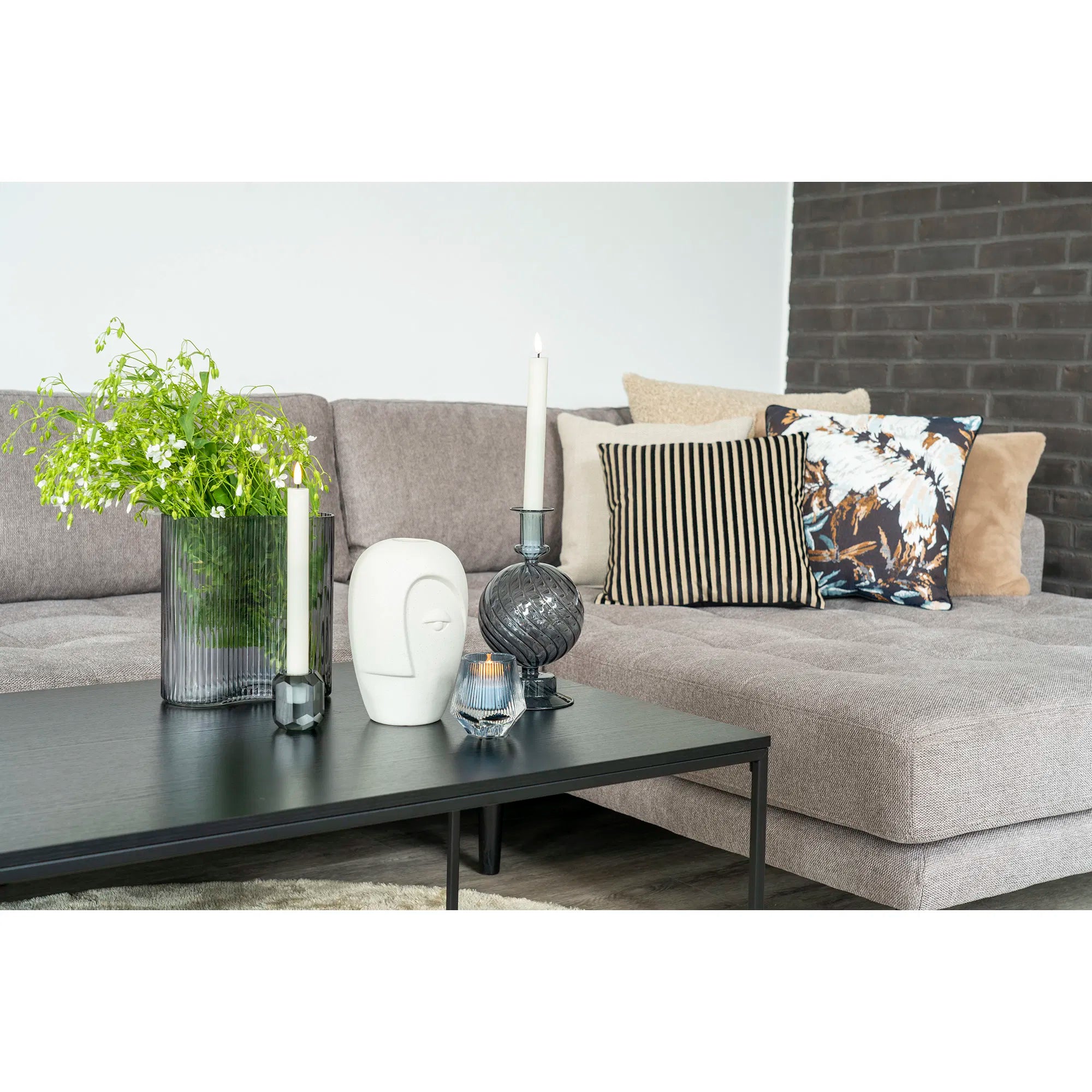 Vase „Elyra“ – Sandfarbenes Keramik-Design