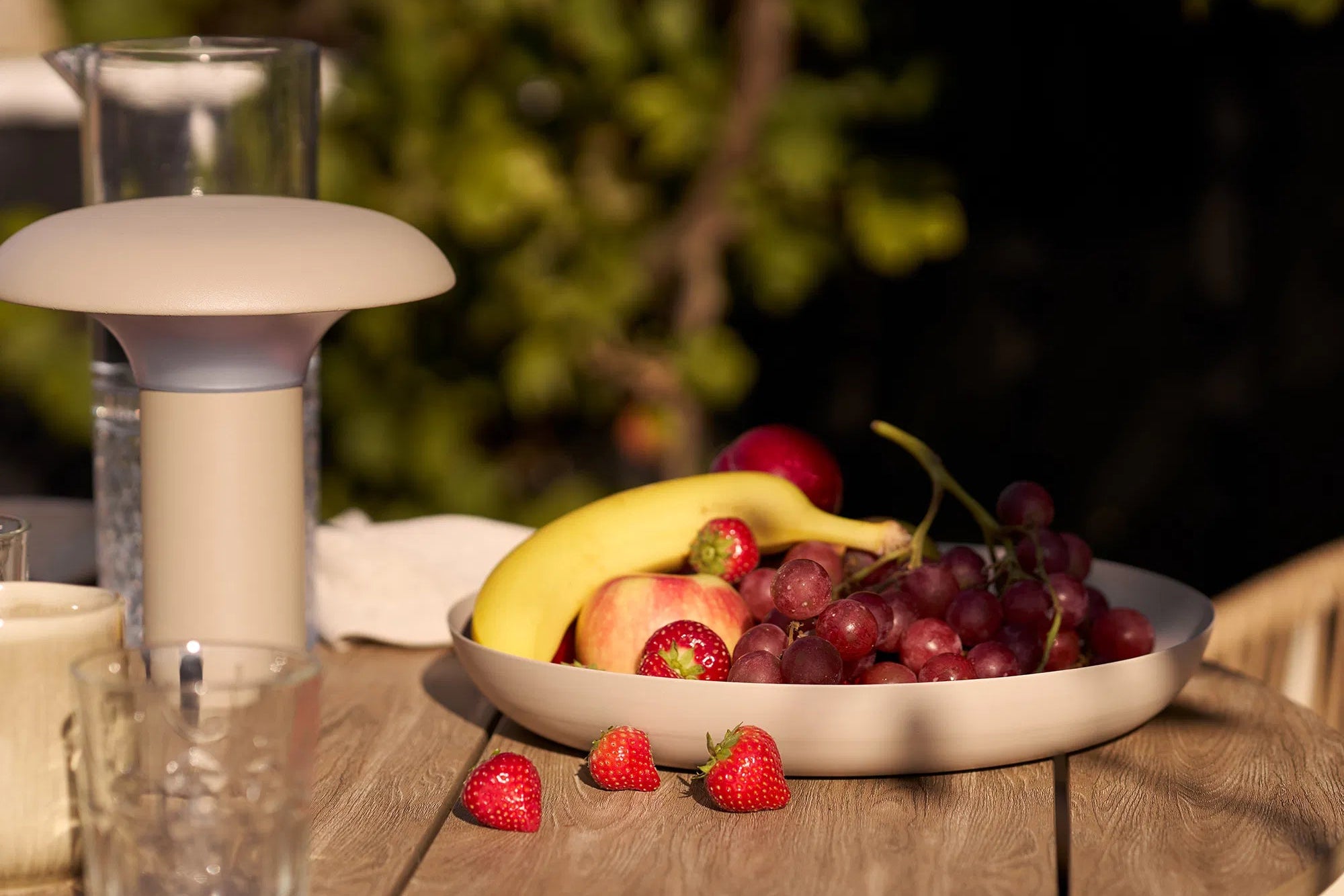 Servierplatte Eirvella – aus Metall in beige