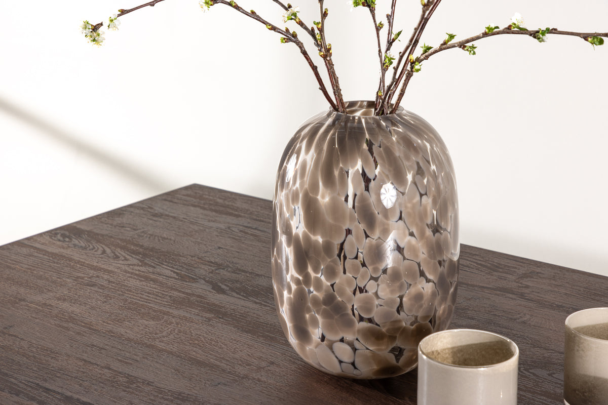 Esstisch Nary - verbindet modernes Design mit zeitloser Eleganz