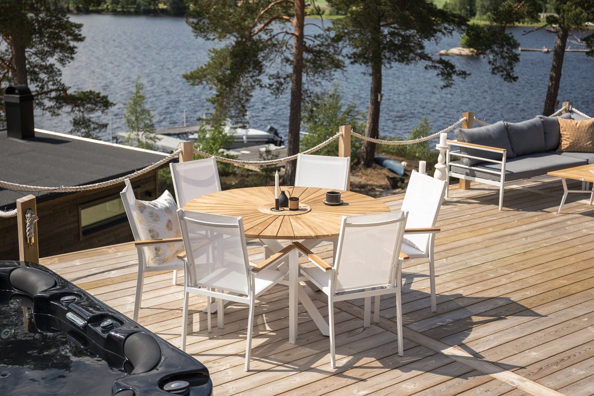 Gartentisch Mirani - ein runder Esstisch aus Metall und Teakholz