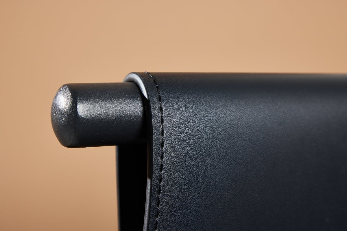 Stuhl Faro - Mit edlem pulverbeschichtetem Gestell