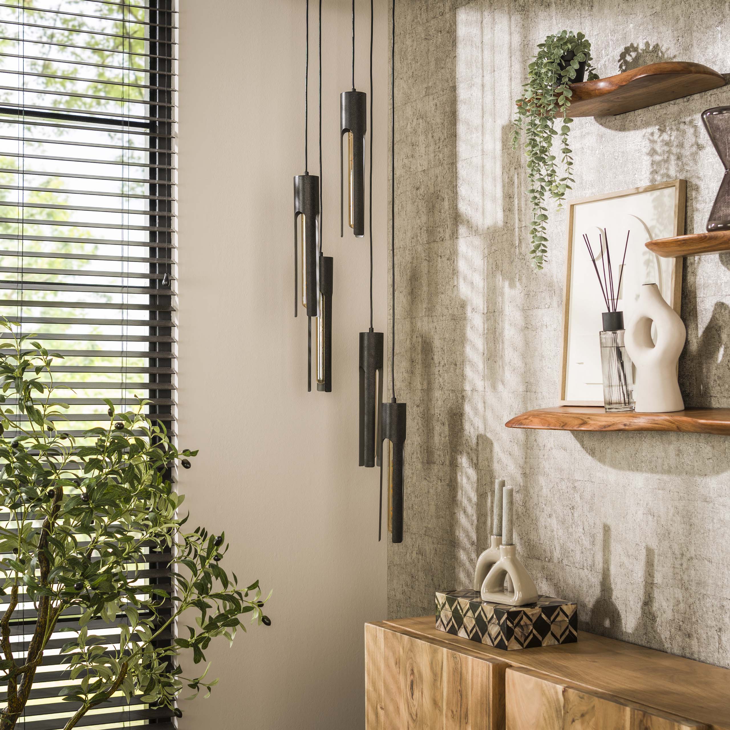 Pendelleuchte „Fenora“ – Gestuft mit 5 Leuchten in schwarzem Tube-Design