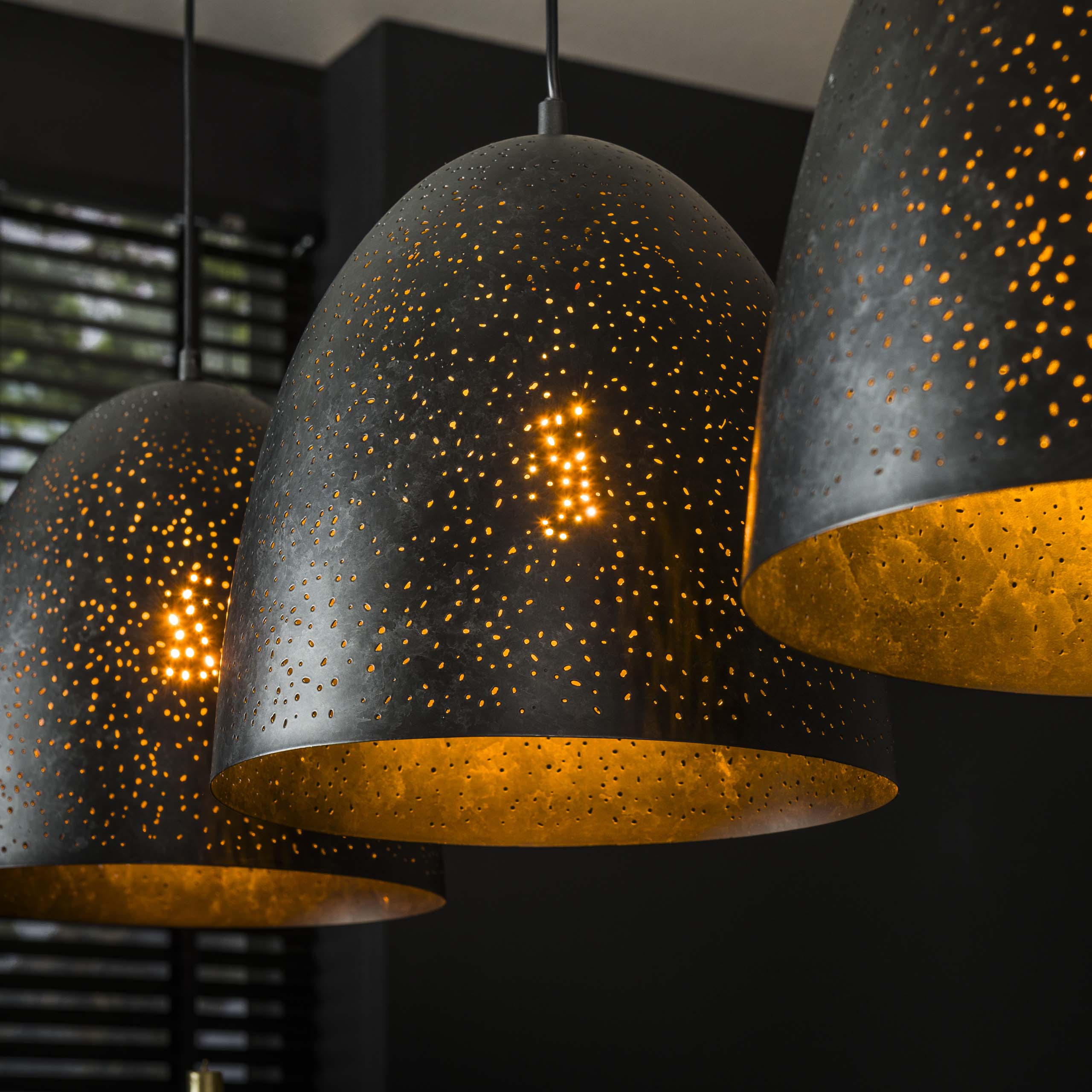 Pendelleuchte „Aliora“ – Mit 3 Leuchten in dunkelgrauer Glockenform im Mesh-Design