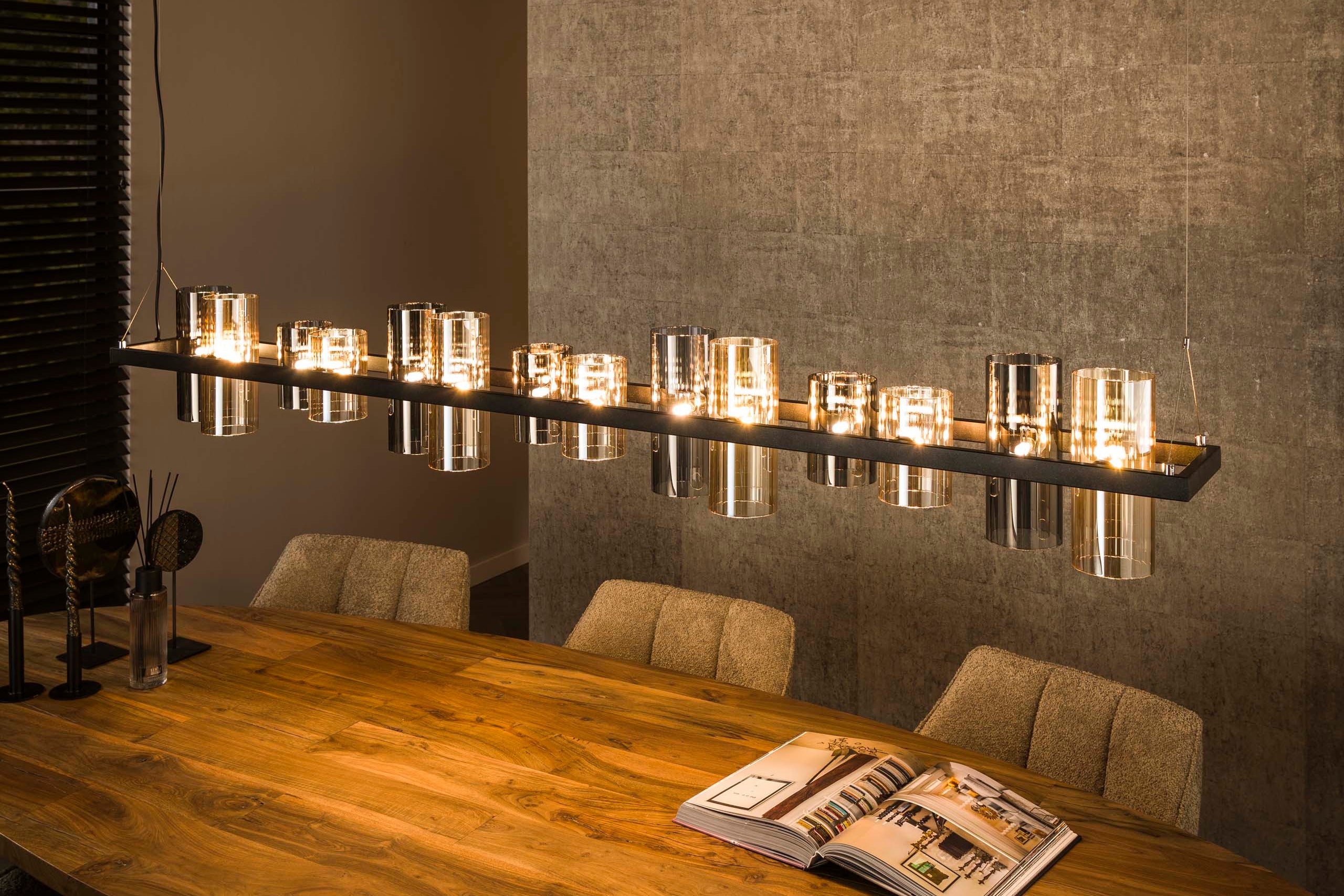 Pendelleuchte "Melvira“ – 14 zylindrische Glasschirme in Bernstein- und Chromoptik