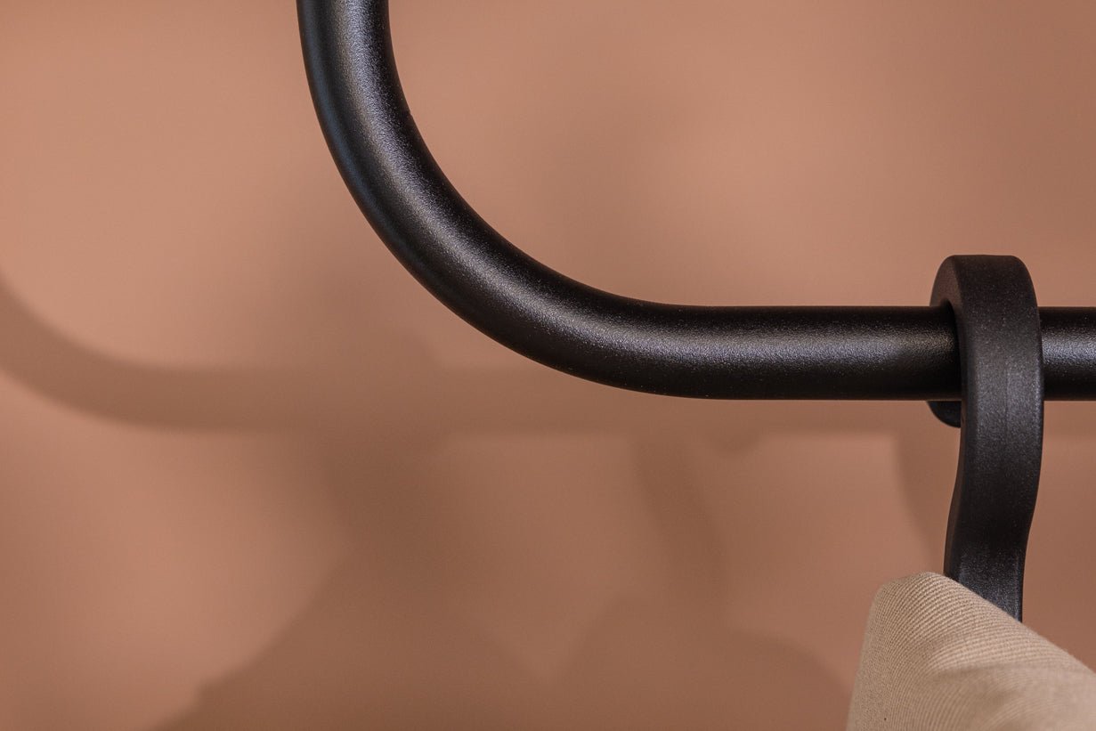 Garderobe/Kleiderstange Enio – Abgerundetes Design mit Deckenmontage