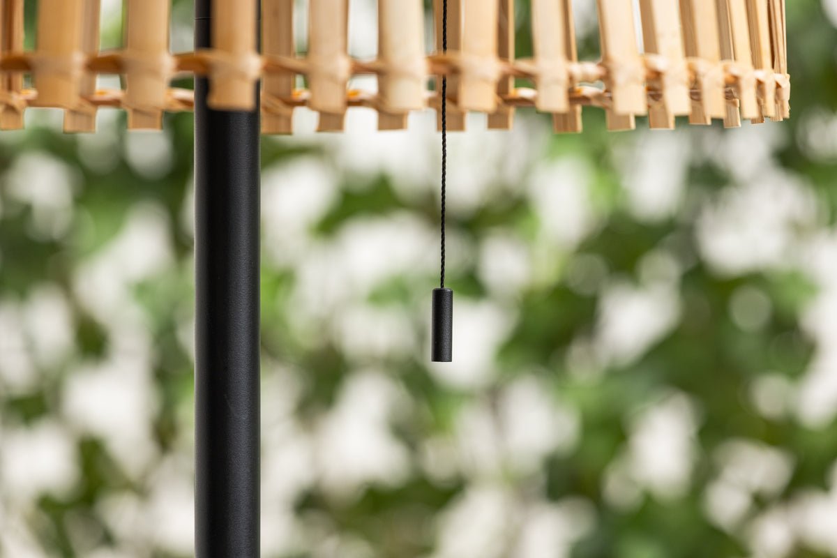 Outdoor-Stehlampe „Elan“ – wetterfeste Stehleuchte aus Bambus & Metall