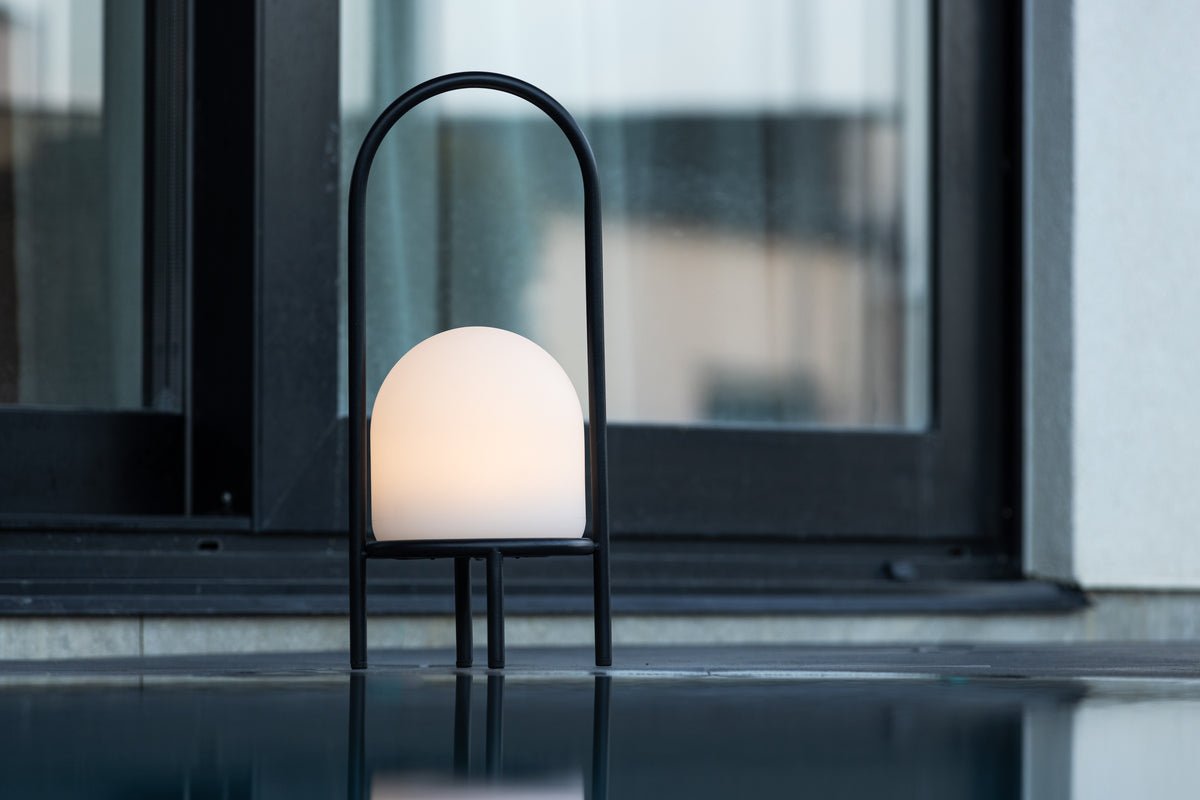 Outdoor-Tischlampe „Cassy“ – wetterfest aus Stahl & Kunststoff in zwei Größen