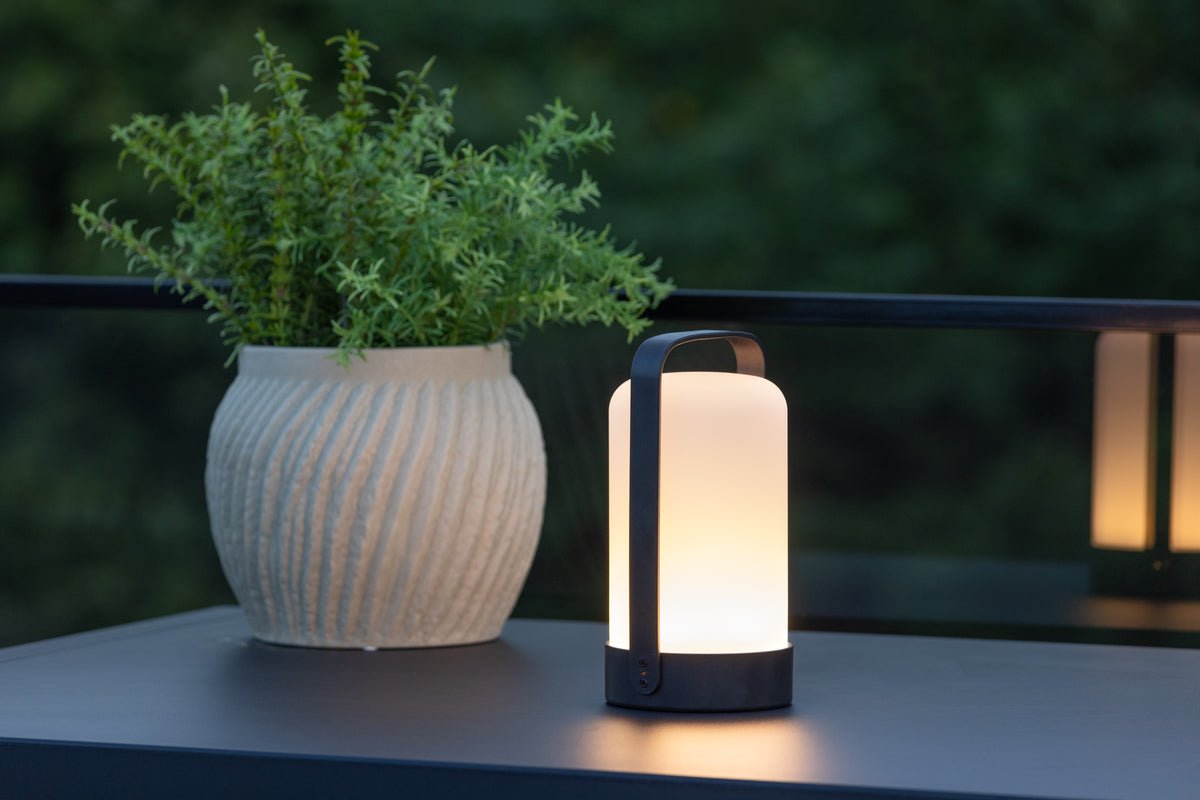 Outdoor-Tischlampe-Inka-LED-Lampe -aus-Kunststoff-fur-Garten-Terrasse-Balkon.jpg?v=1768967349&width=2048