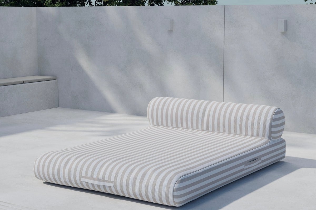 Sonnenliege Taro - geschwungene Form mit integriertem Kissen in Beige/Weiß für 2 Personen