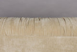 Sofa Talaro mit gerafftem Samtbezug