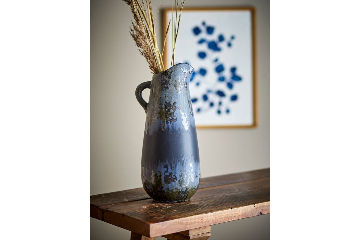 Vase „Noira“ – Steingut in Schwarz