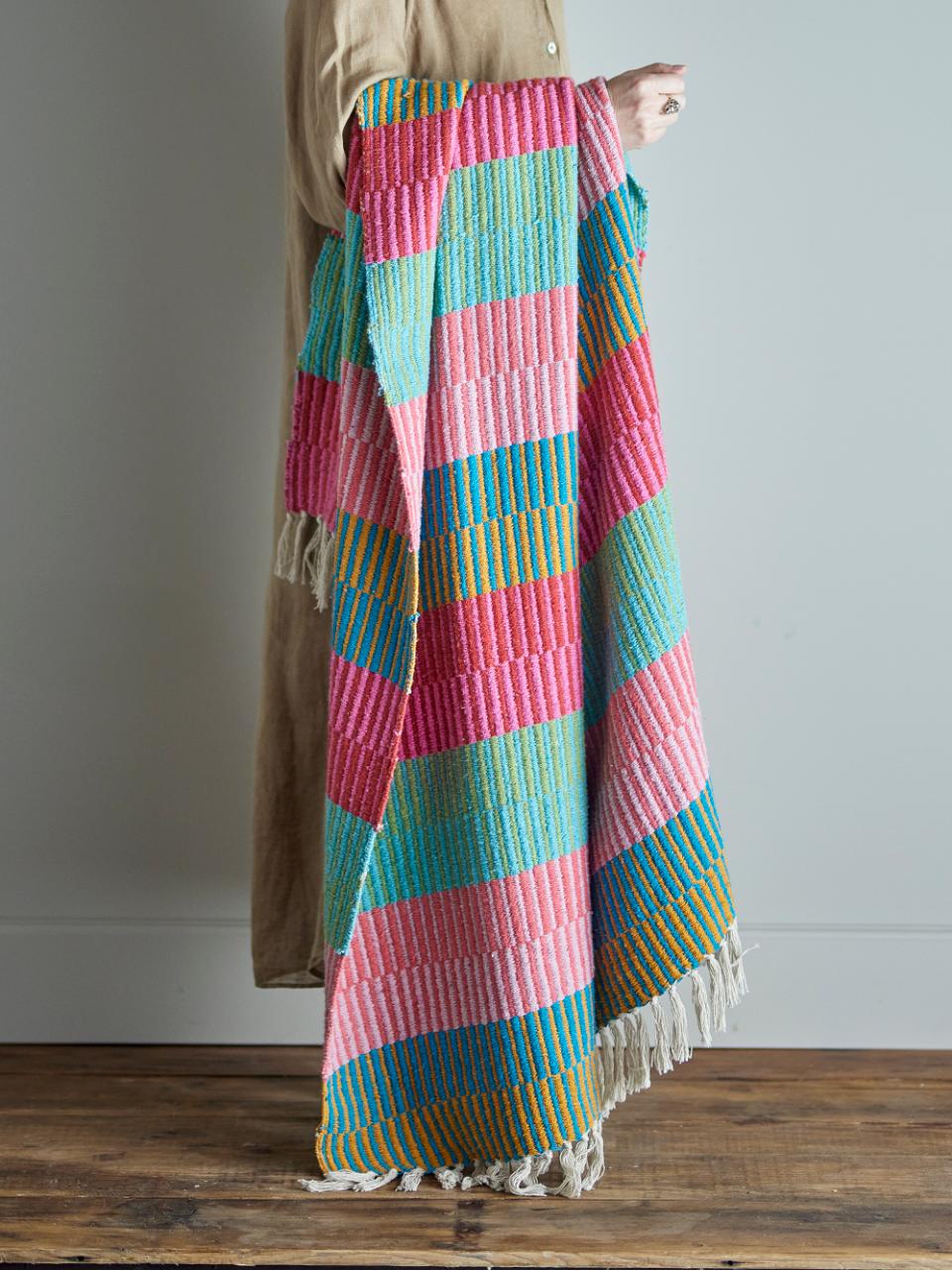 Überwurfdecke Mana – Bunt, aus recycelter Baumwolle