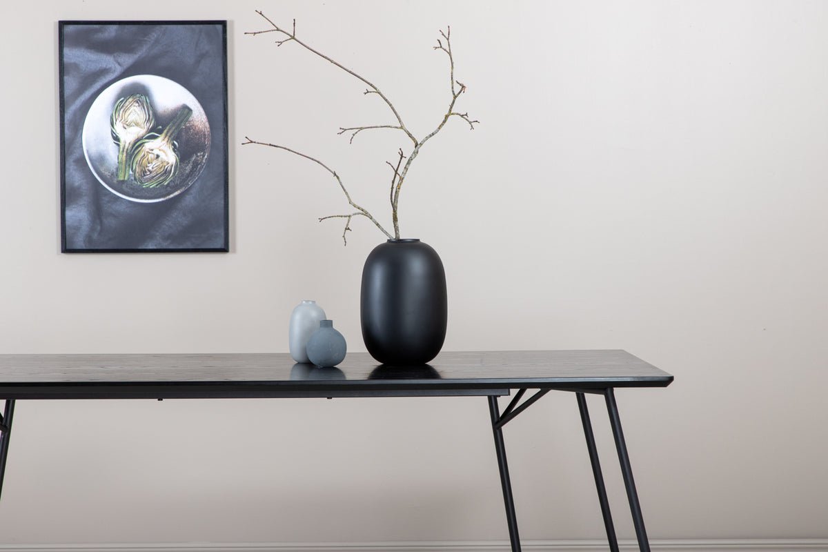 Esstisch Tanoa -  ein skandinavisch inspiriertes Design mit leicht ausgestellten Beinen