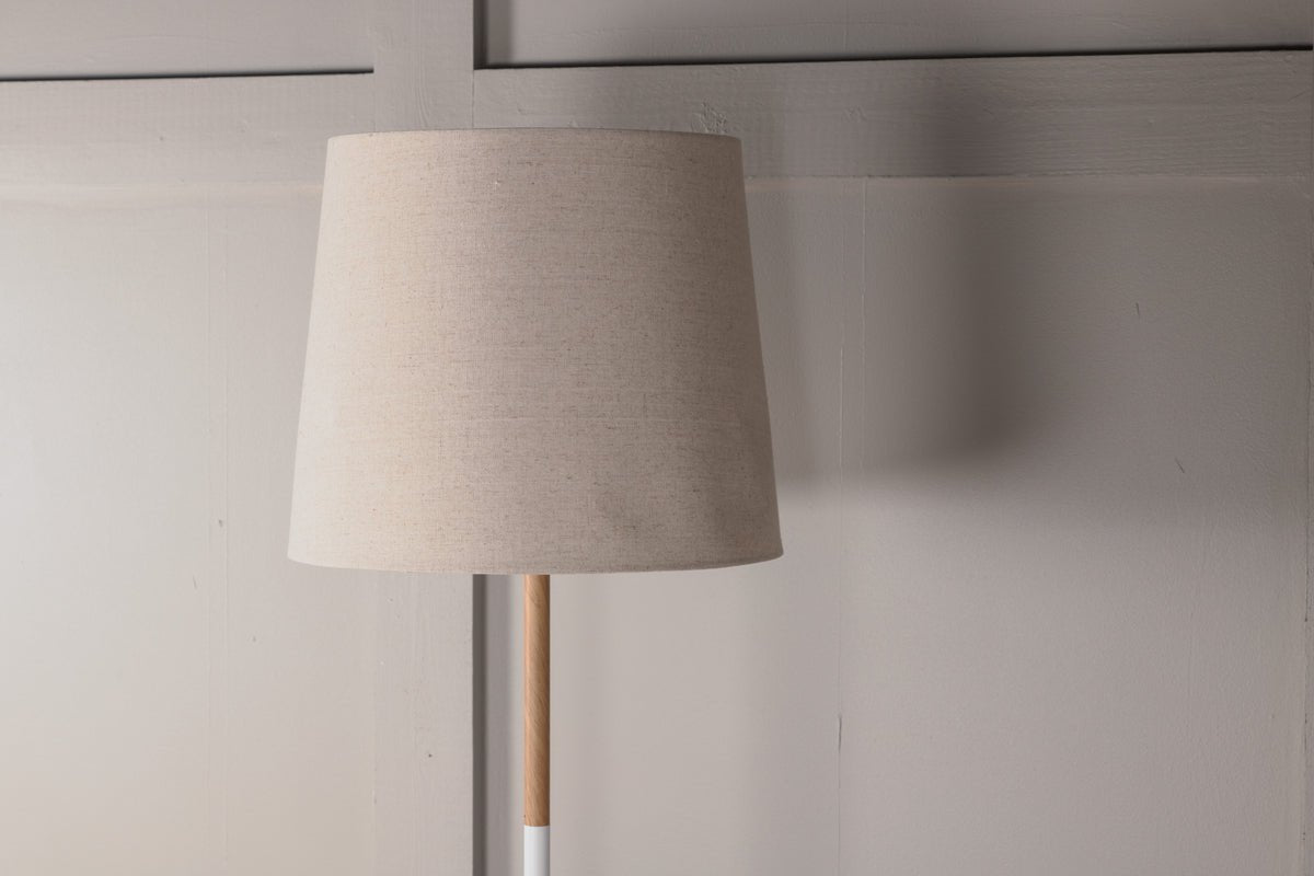Stehlampe „Lienz“ –  Sanftes Beige mit Reliefoberfläche