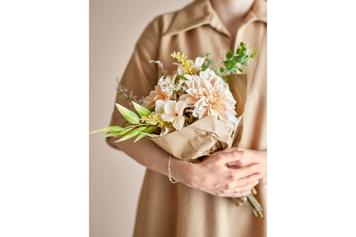 Künstlicher Blumenstrauß Jupiter – Natürliche Blütenharmonie