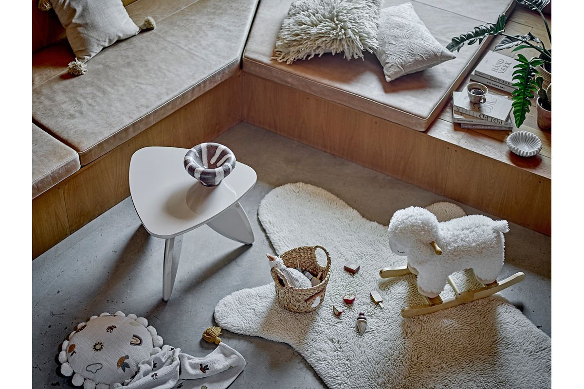 Schaukelspielzeug Salome – flauschiges Schaukeltier aus Holz für Babys & Kinder