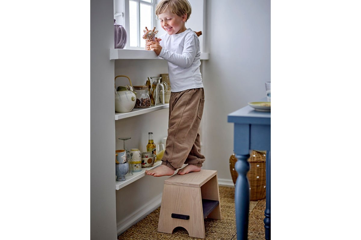 Kinderhocker Nina – Tritthilfe aus Buchenholz für Bad & Küche