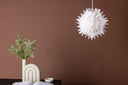 Weihnachtliche Deckenleuchte Lyra - ⌀ 35 cm in Weiß & Braun