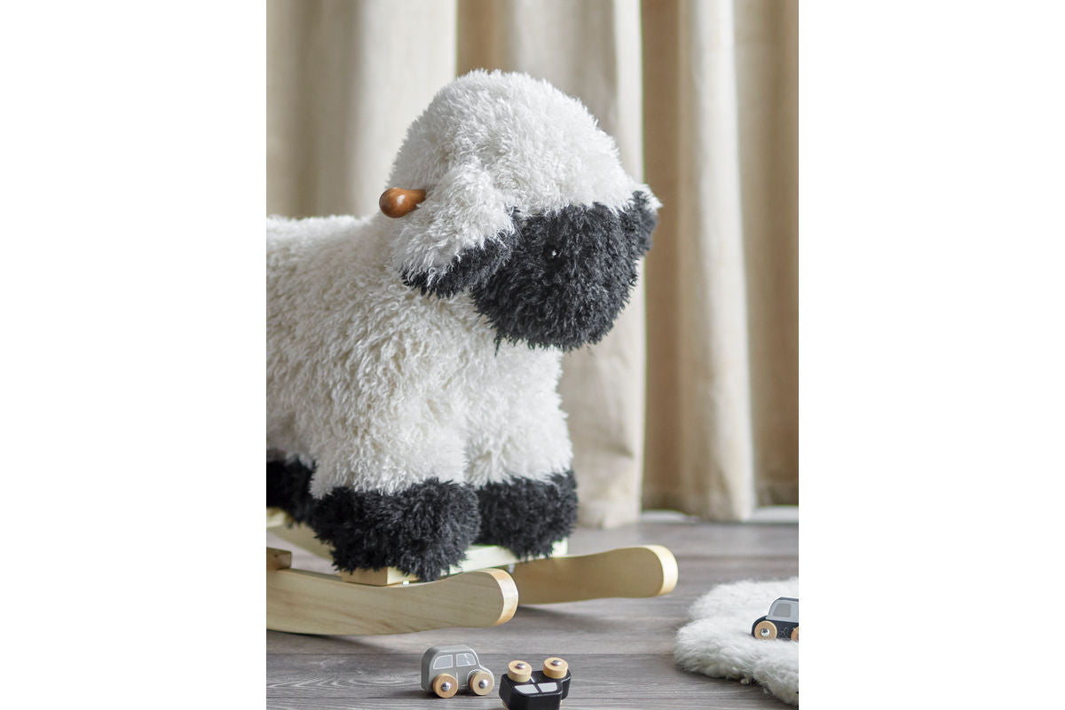 Schaukelspielzeug Molly – weiches Schaukelschaf aus Holz & Stoff für Kinder