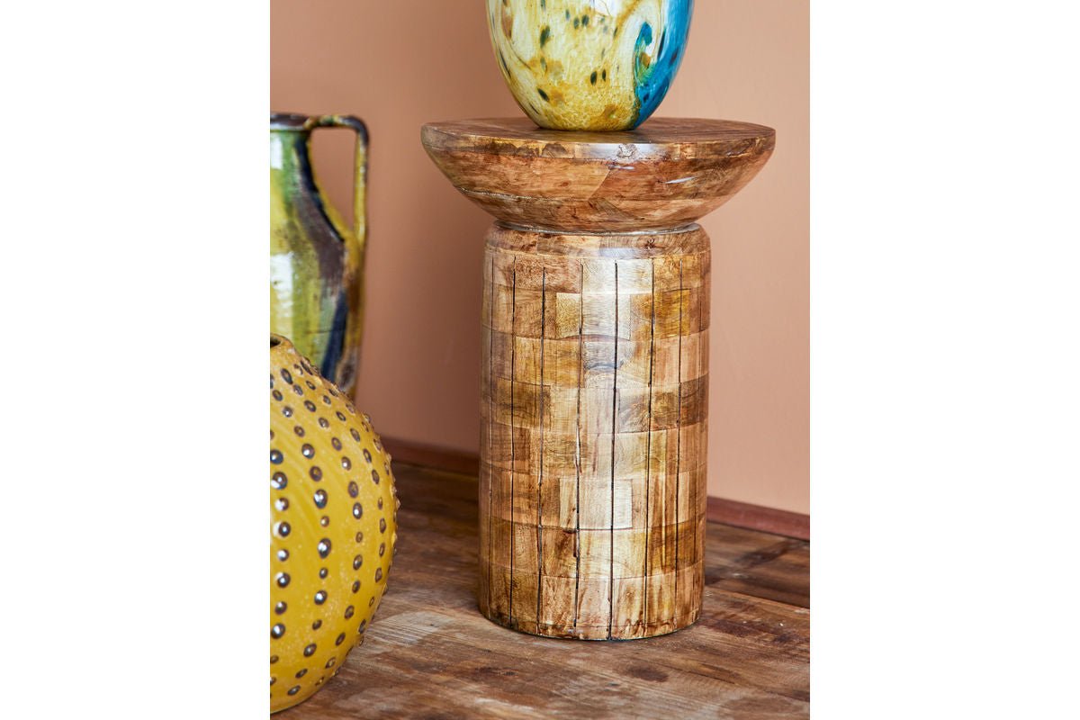 Beistelltisch Nola – naturinspiriert aus Mangoholz