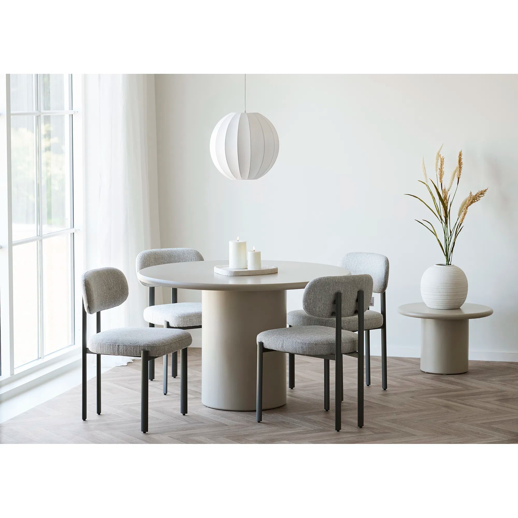 Tablett „Calva“ – Dekoratives Tablett aus Zement in Beige