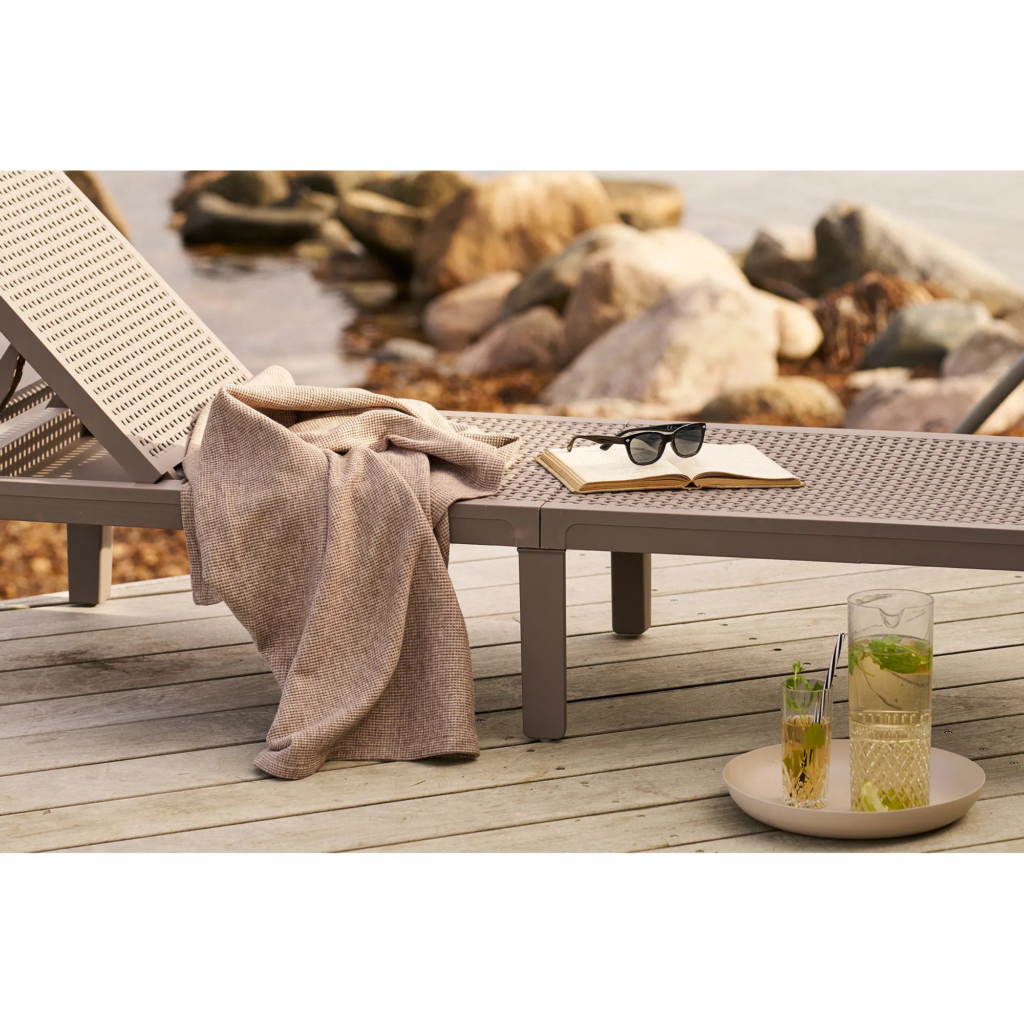 Servierplatte Eirvella – aus Metall in beige