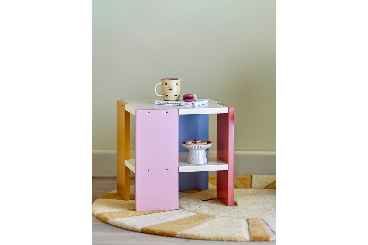 Kindertisch Justus - quadratischer Tisch aus FSC-MDF mit bunten Seiten