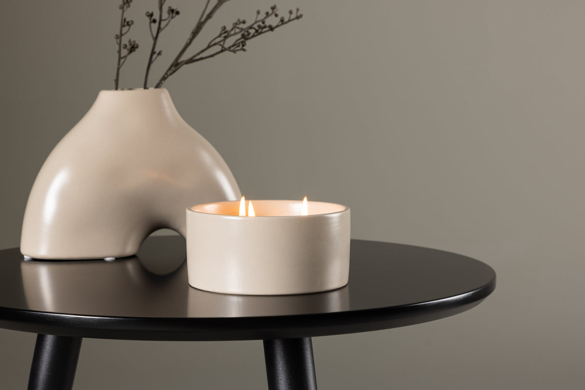 Duftkerze Liora – Stilvolle Kerze im Keramikgefäß in Beige