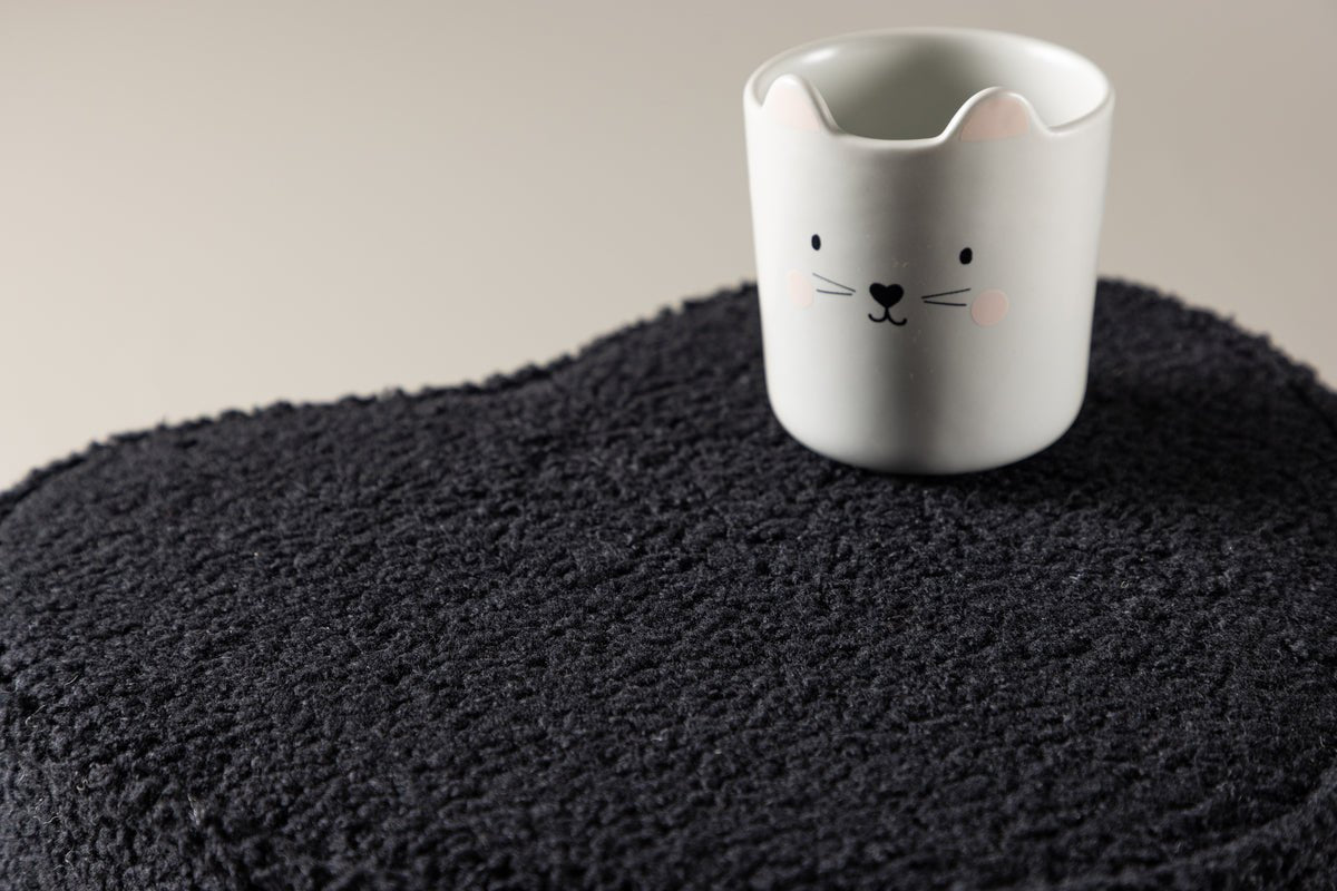 Kinderhocker Luma – Herzförmiger Hocker in Schwarz