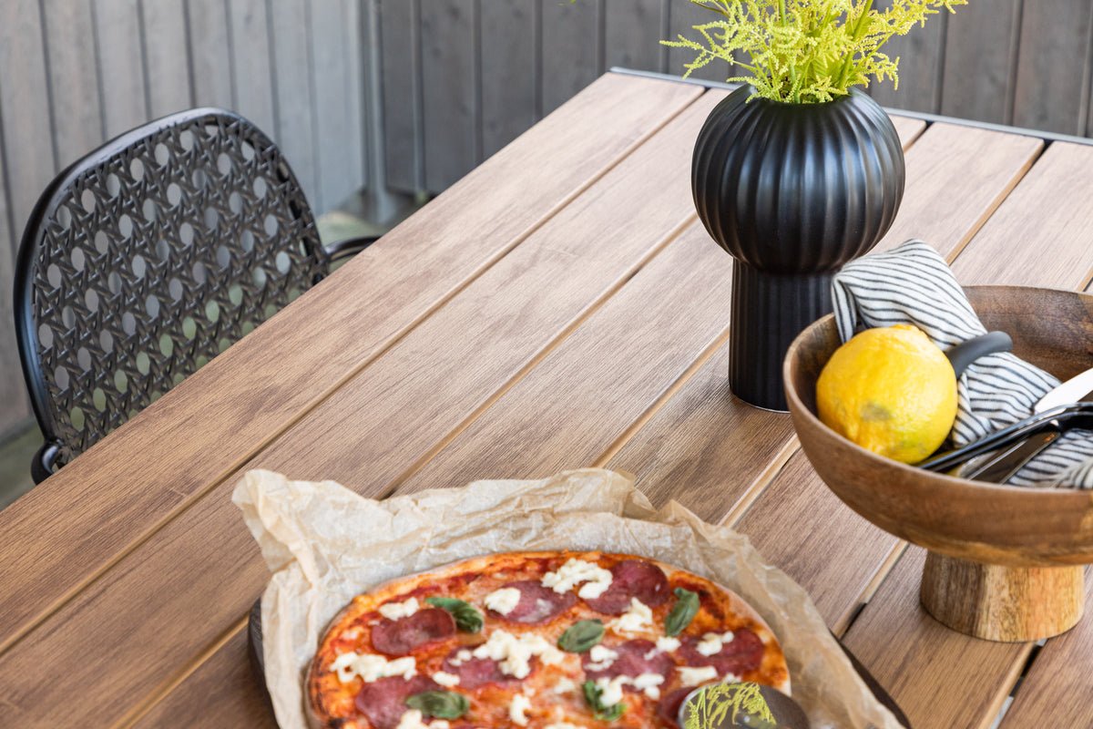 Gartentisch Tareen - eine harmonische Kombination aus Natürlichkeit und Stabilität