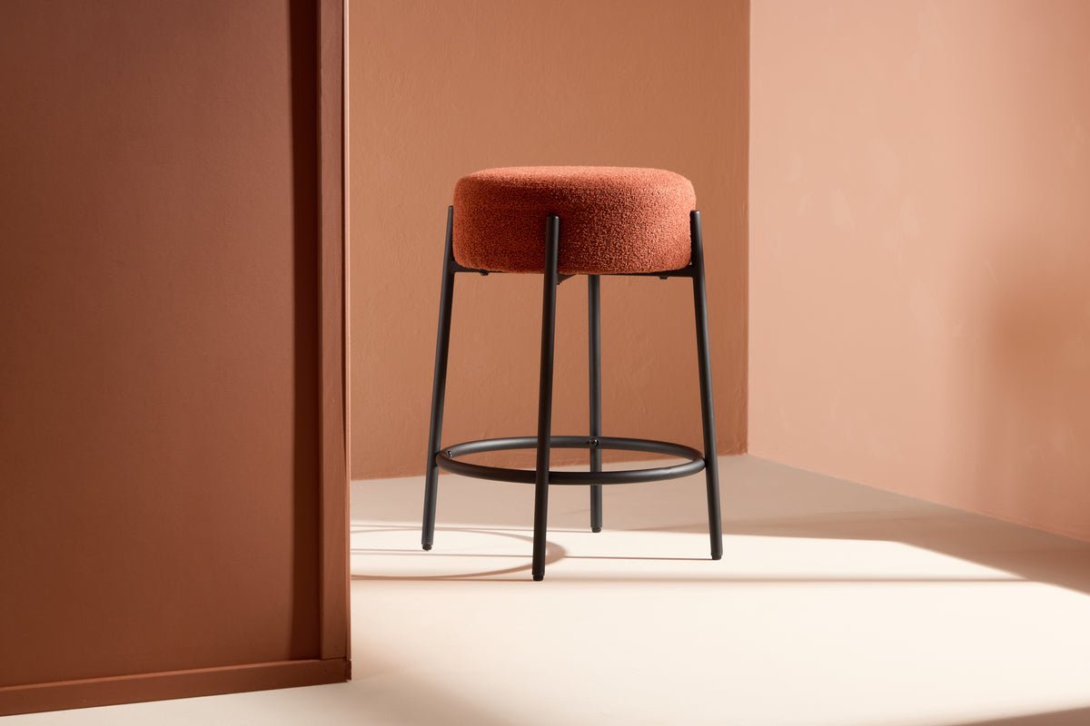 Barhocker Fire - Mit rostfarbenem oder weißem Sitz aus Bouclé