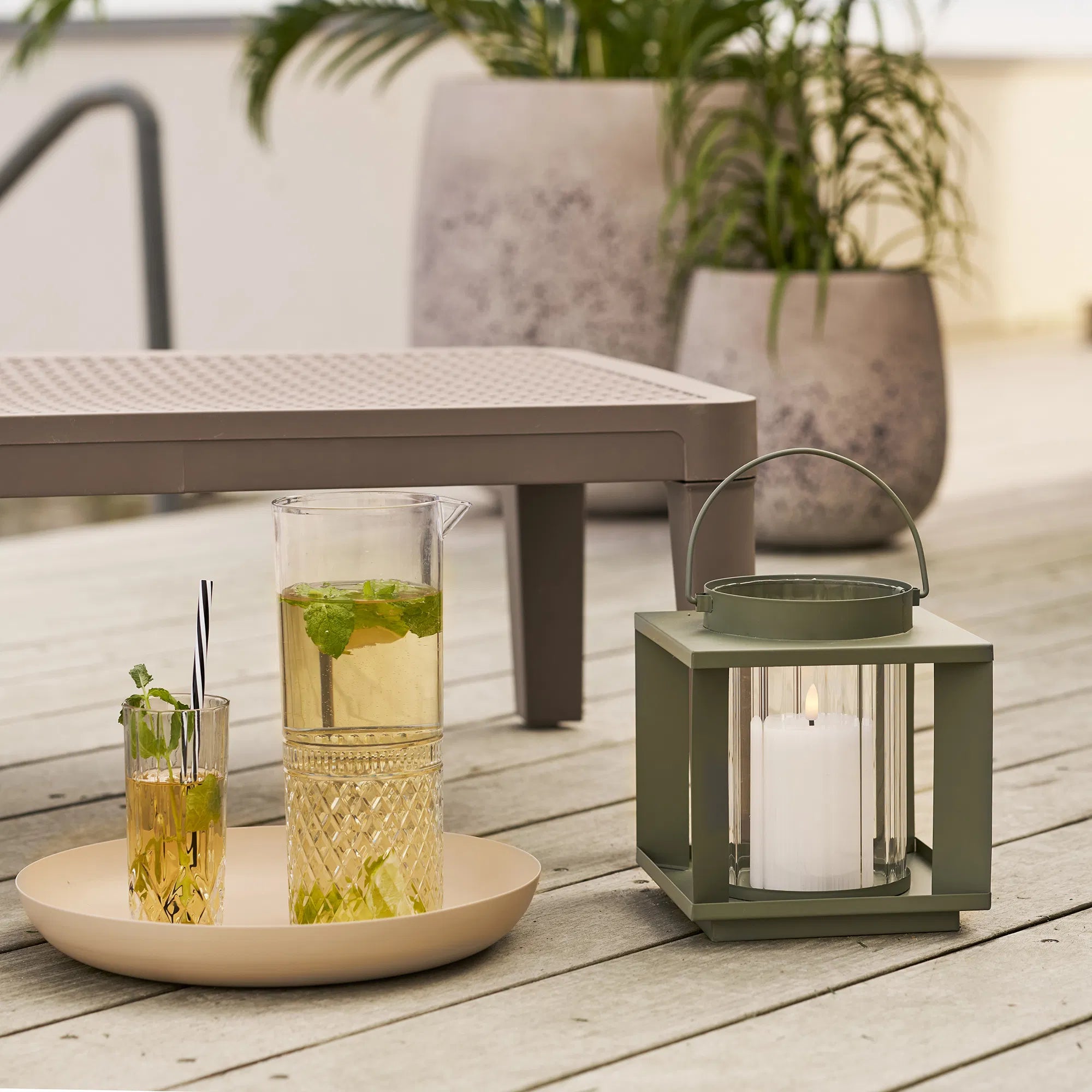 Kerzenlaterne Eirnova – aus Metall und Glas gefertigt
