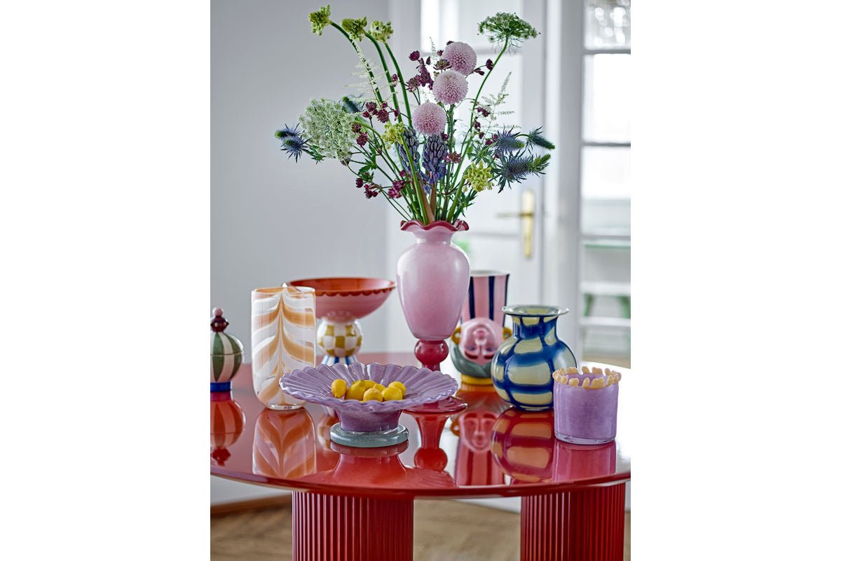 Esstisch Rufia – Skulpturales Design in Rot