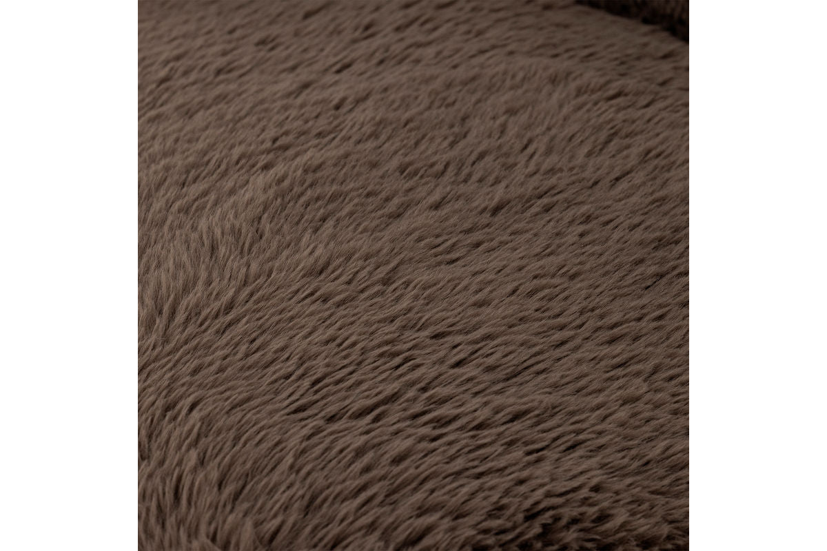 Loungesessel Ang – Kunstfell & FSC®-Holz in warmem Braunton