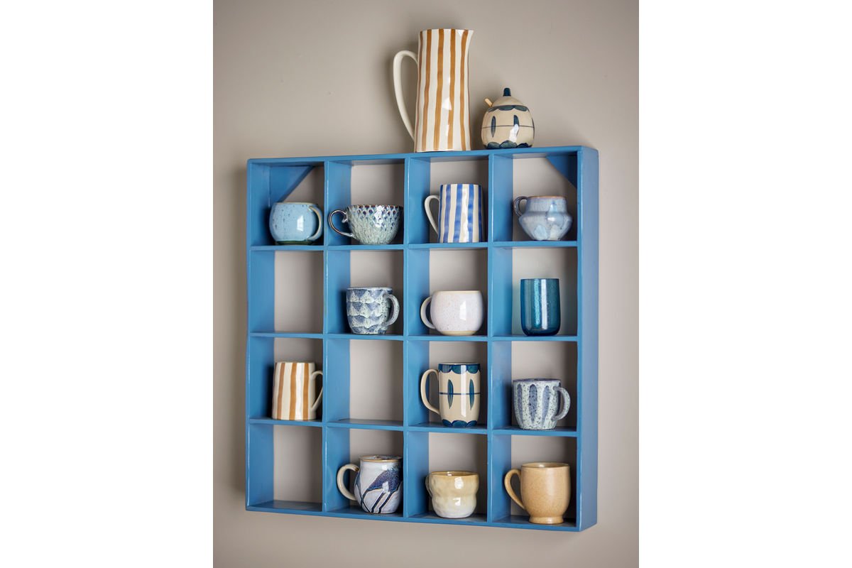 Regal Maribo – Fächerregal aus recyceltem Holz in Blau