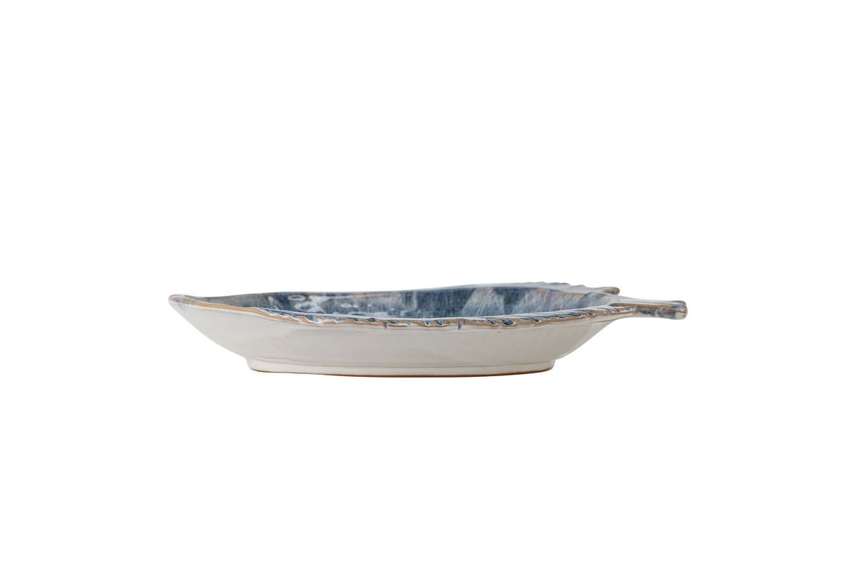 Servierplatte Jule – Fischform aus Steingut mit reaktiver Glasur