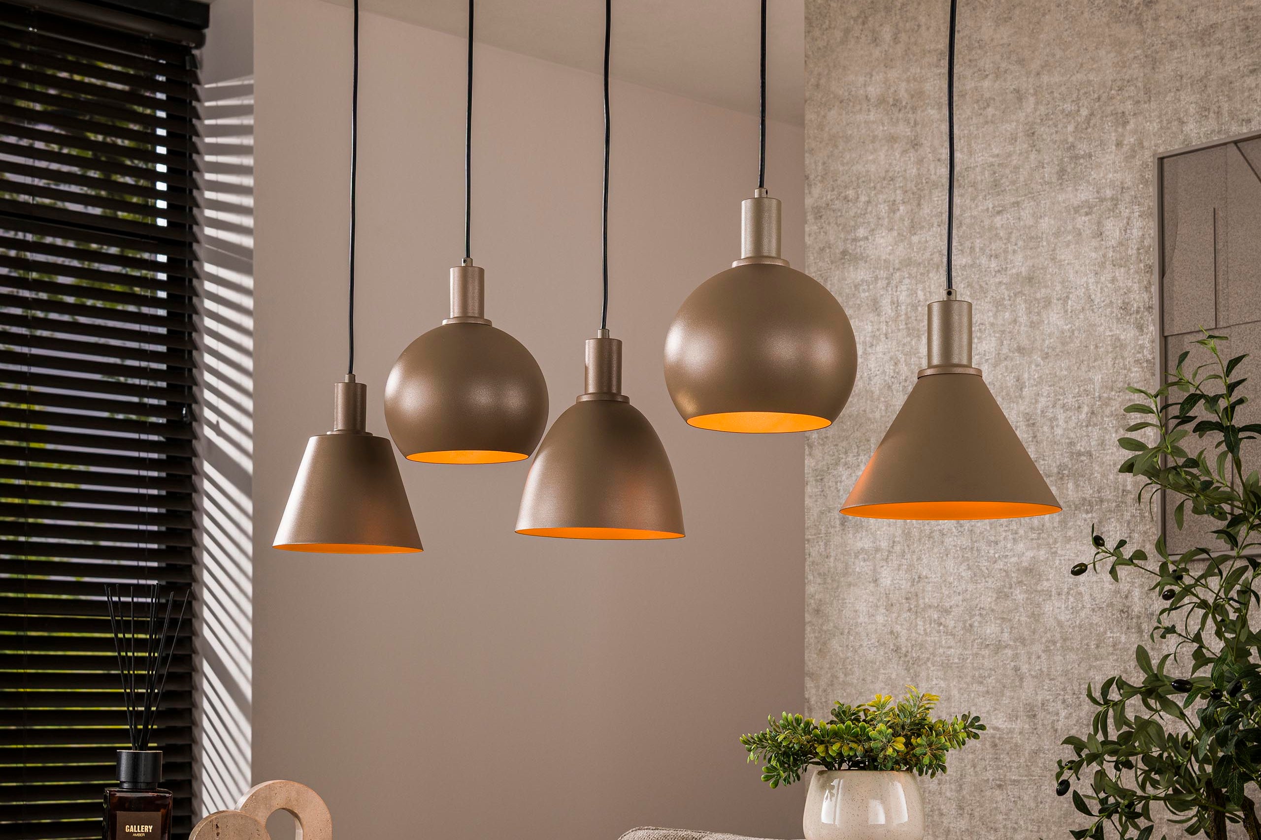 Pendelleuchte "Lumiselle“ – 5 Leuchten aus Metall in unterschiedlichen Formen in Beige oder Bronze