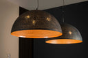 Pendelleuchte "Astryn – Großer, perforierter Lampenschirm aus Metall in Schwarz-Bronze