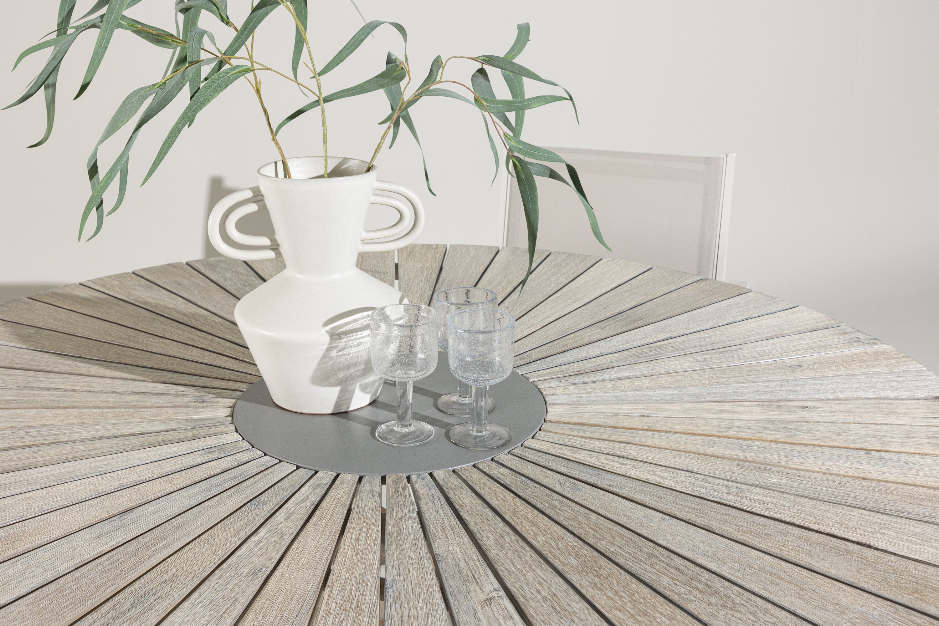 Gartentisch Tovaro - Runder Gartentisch in weiß aus Akazie